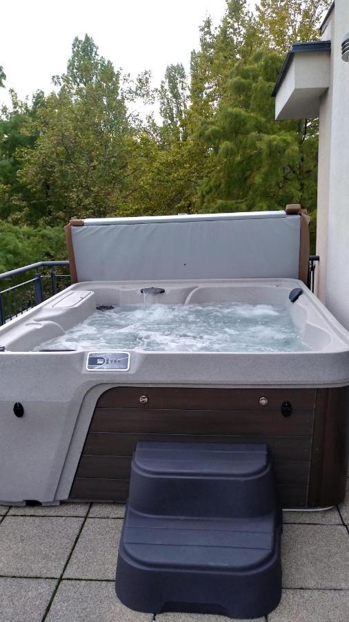 Panoramic Art Apartment With Jacuzzi 巴拉通雷勒 外观 照片